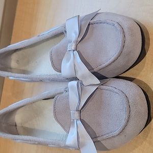 Vionic slippers size 7 grey suede